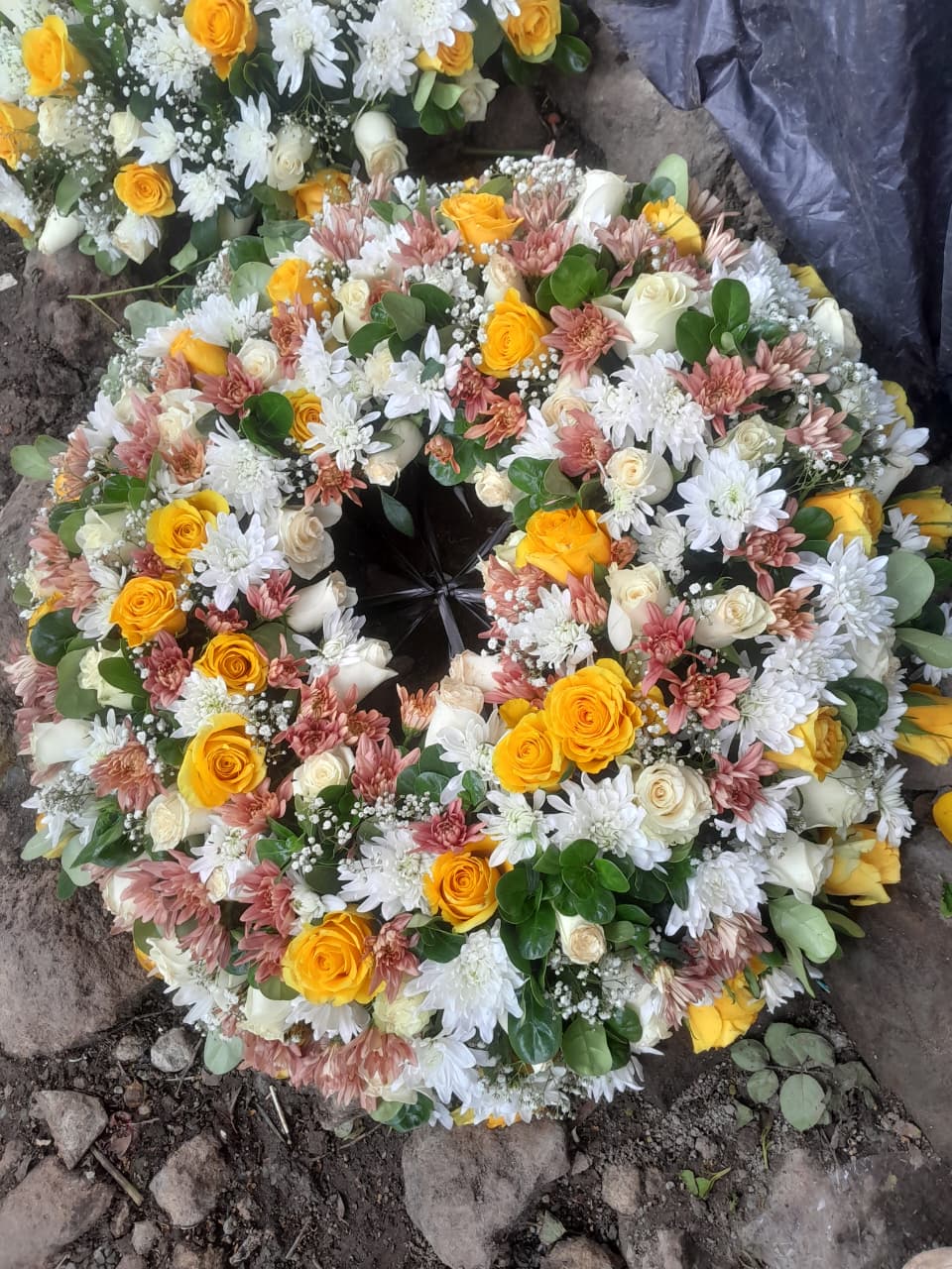 Round Wreath & Floral Tributes